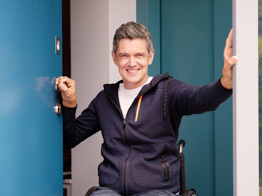 “Ich fühle mich sicherer, wenn ich Luja benutze, weil ich weiß, dass meine Blase leer ist, wenn kein Urin mehr herauskommt, und ich mir keine Sorgen mehr darüber machen muss.”